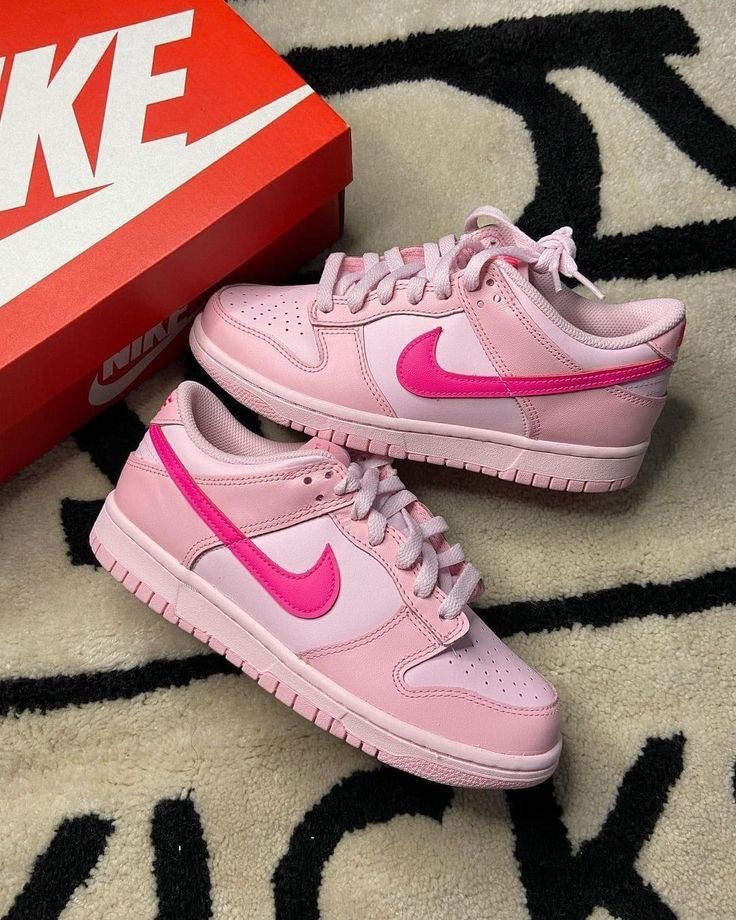 Pinky Nike Luxury