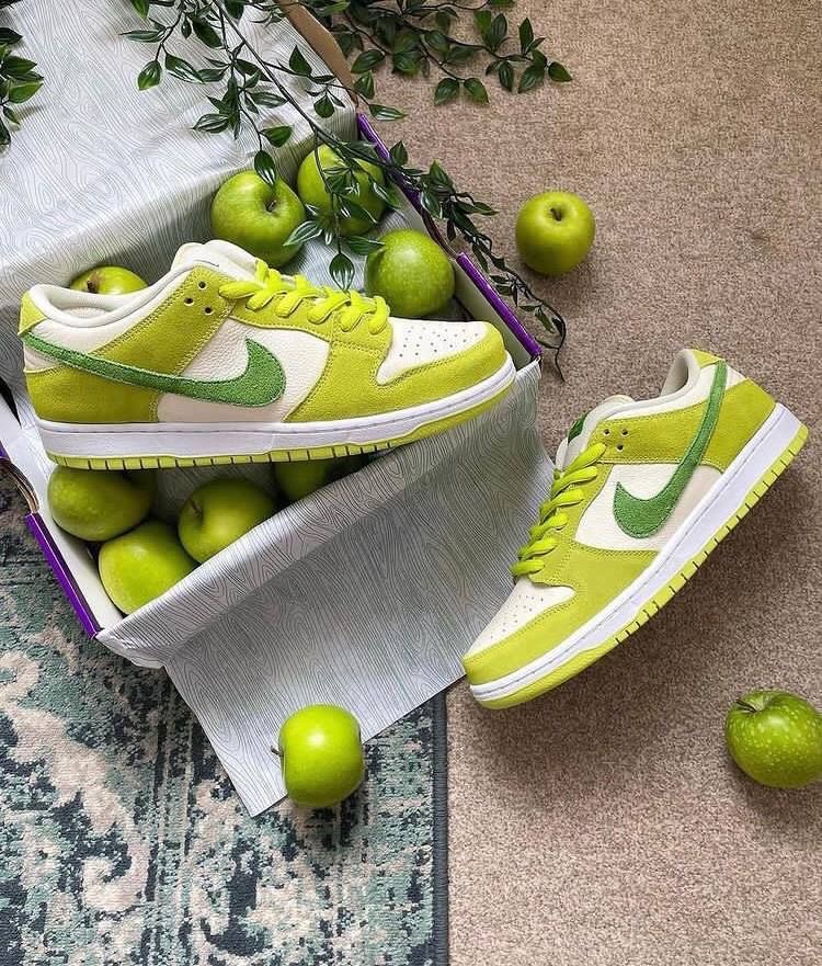 Premium Quality Apple 🍏 SB dunk