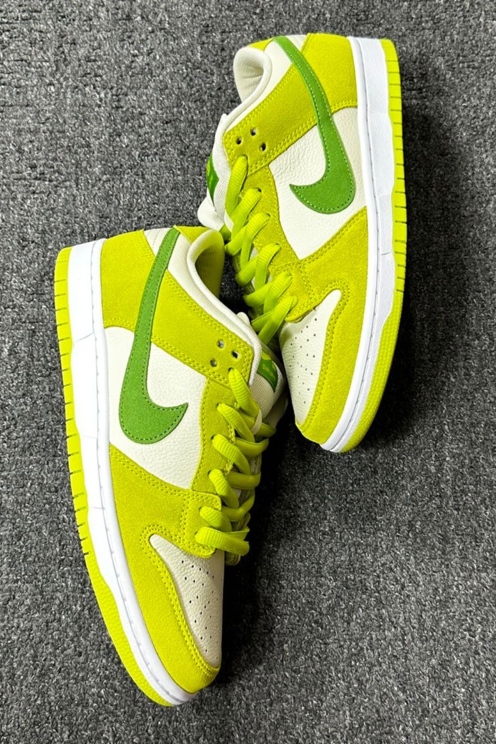 Premium Quality Apple 🍏 SB dunk