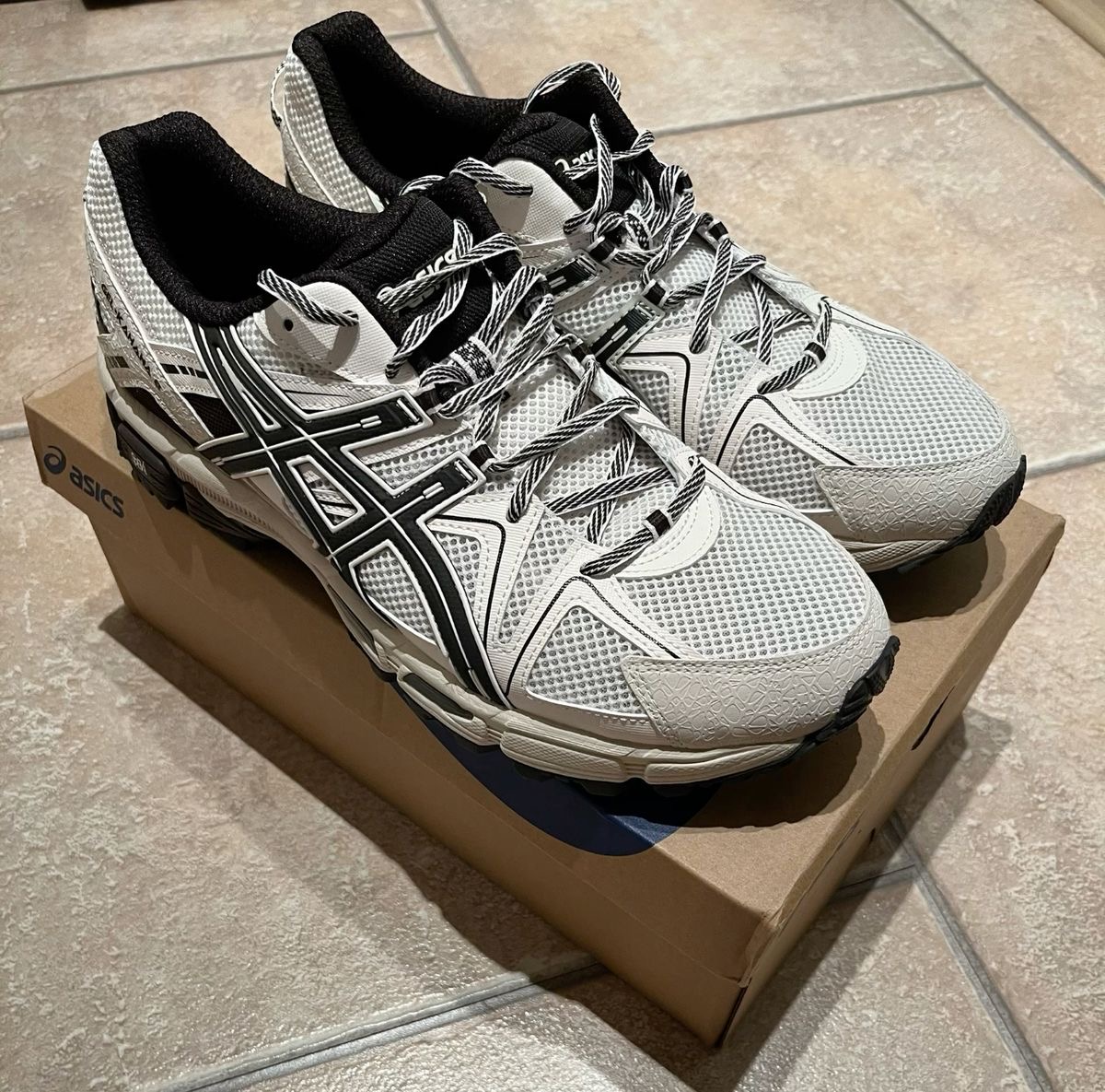 Premium Quality ASICS  Gel Kahana w/b 🐼