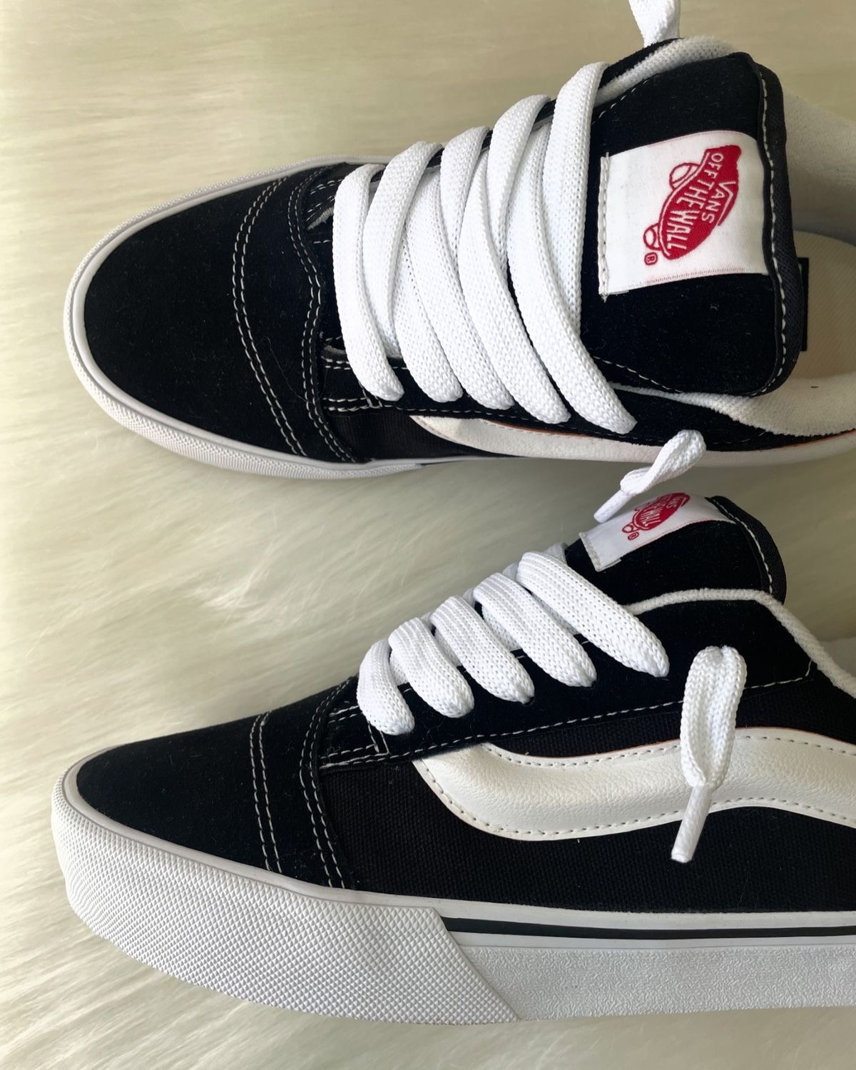 Van off the wall black /White