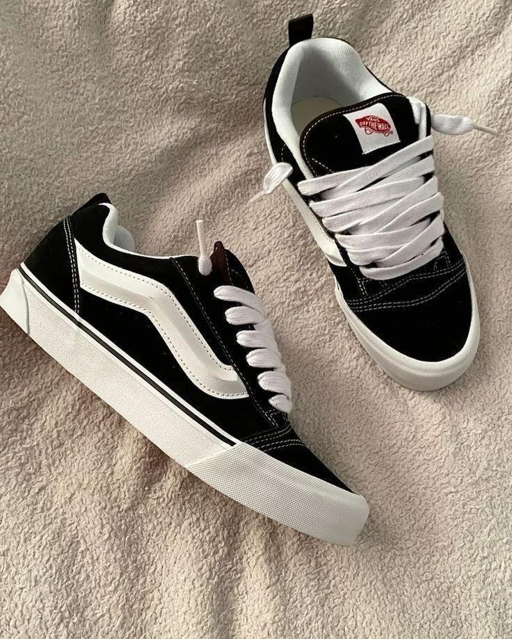Van off the wall black /White