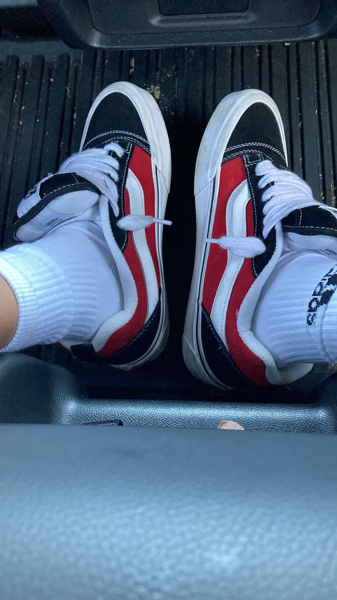 Vans old Skul touch of red 😍