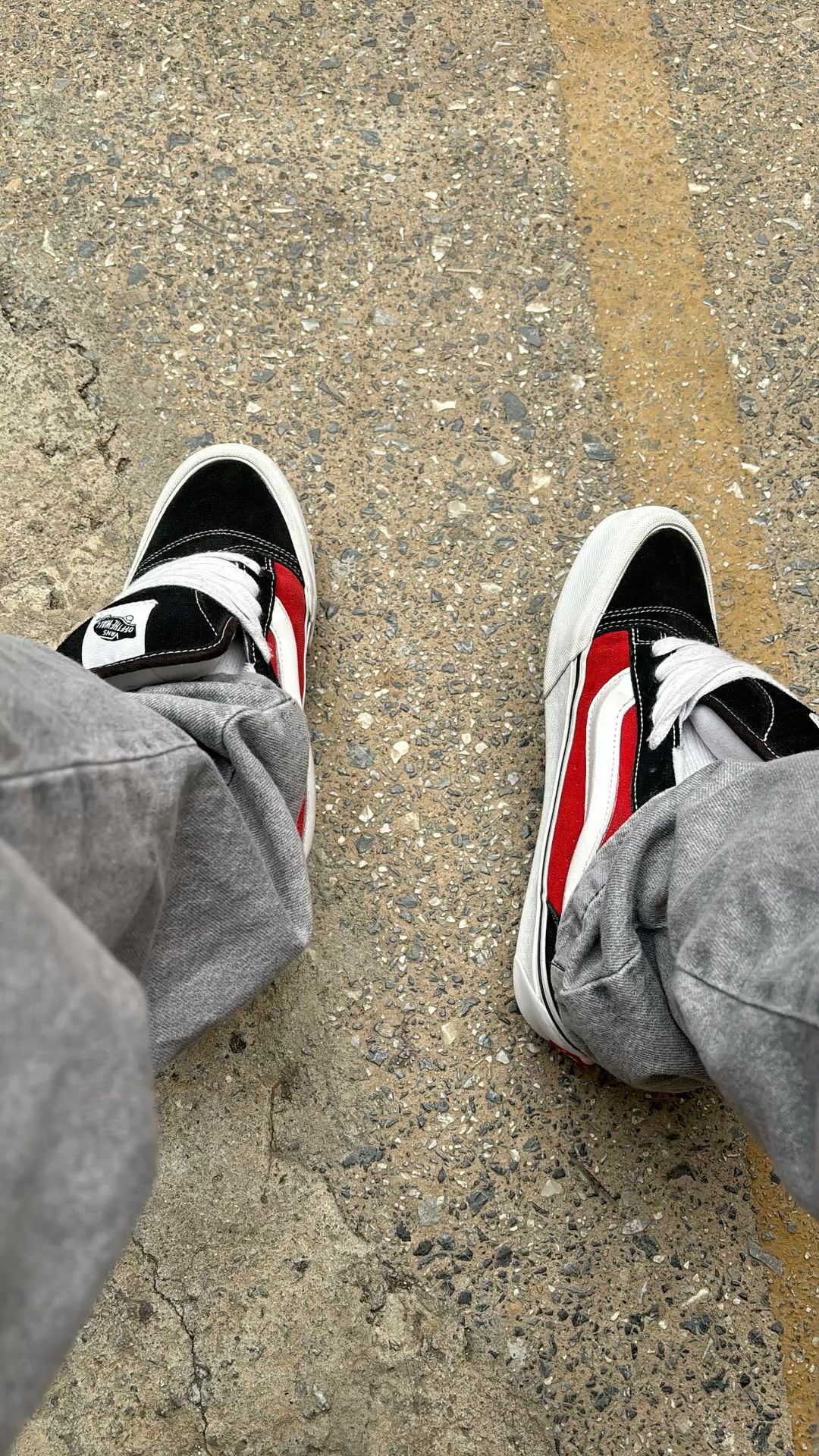 Vans old Skul touch of red 😍