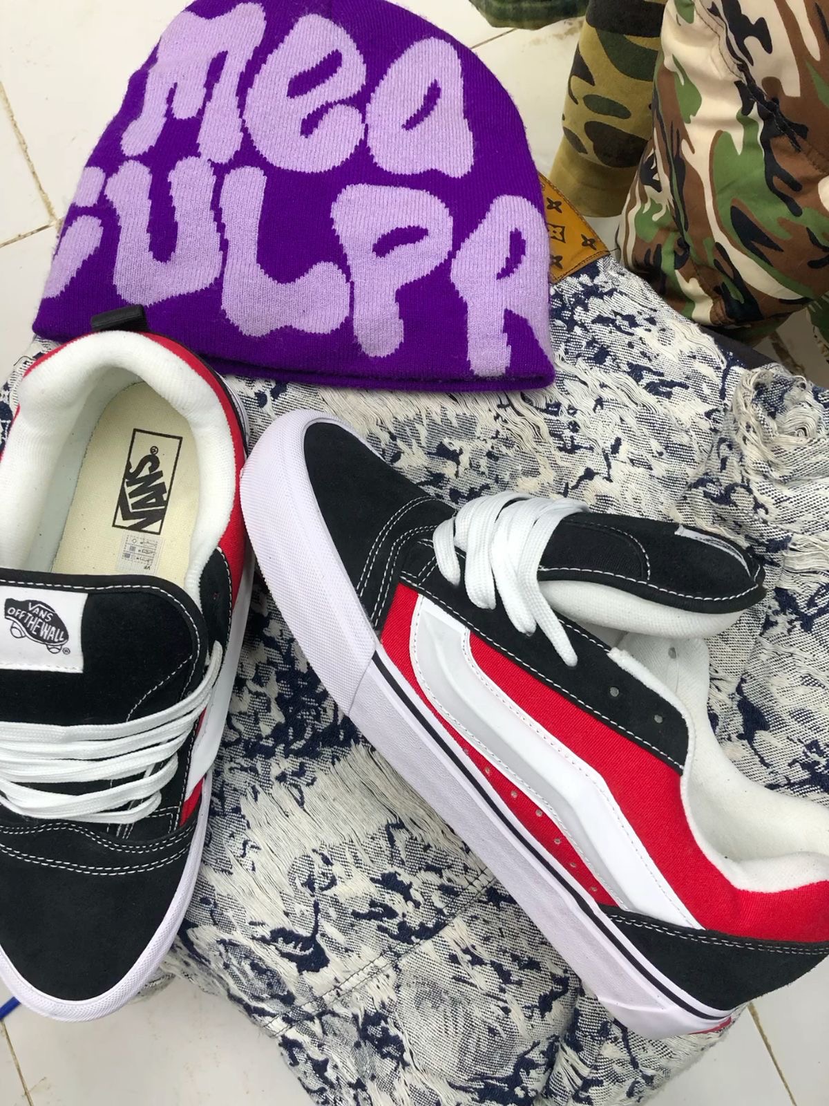 Vans old Skul touch of red 😍