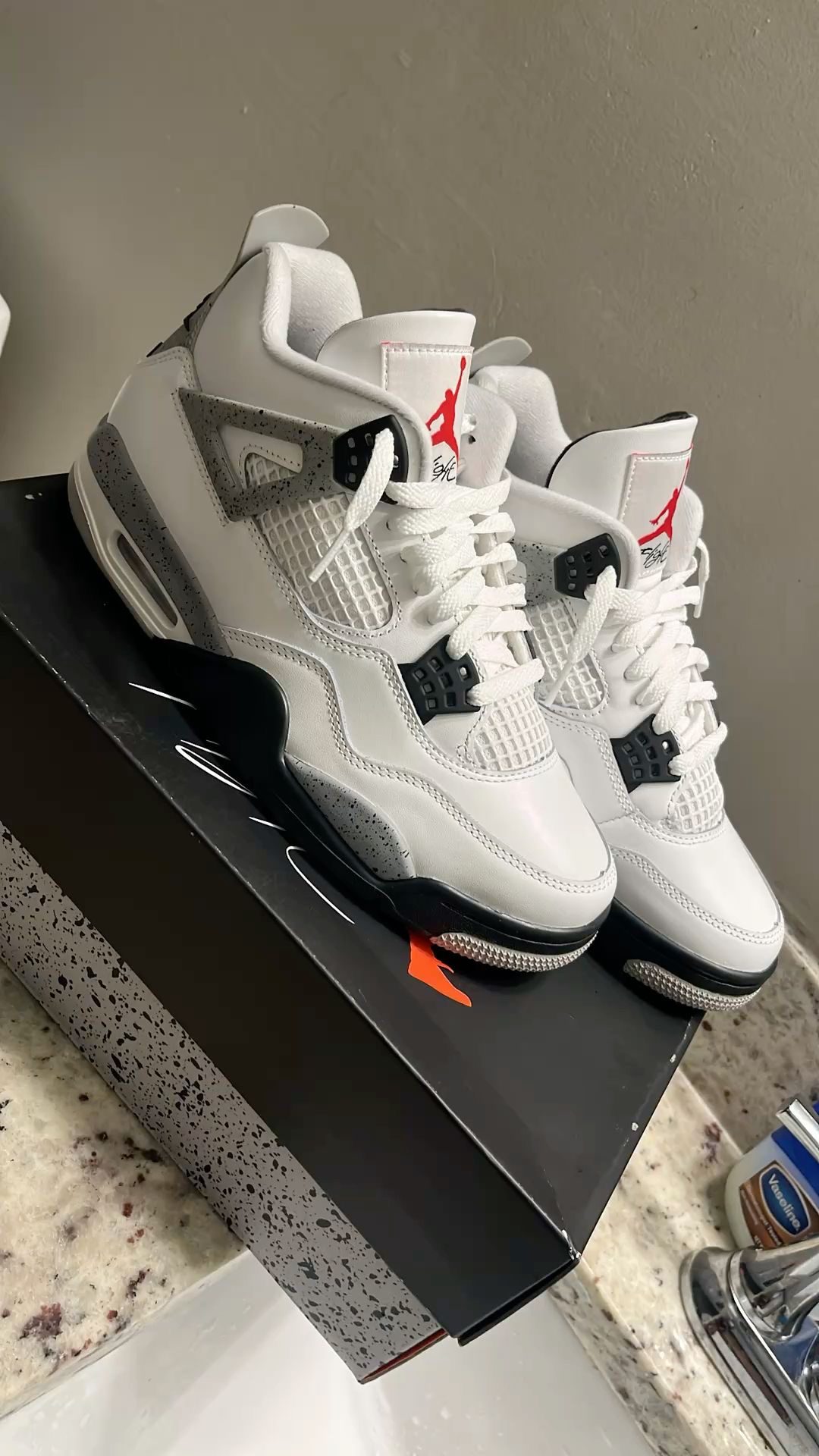 JORDAN 4 CEMENT PREMIUM QUALITY.